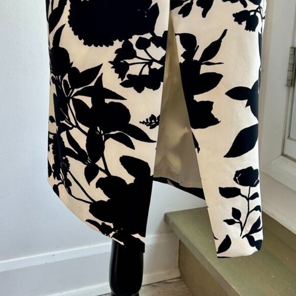 Bardot Cream & Black Sculpted Dress with Boning and Front Slit – US 6 - Picture 5 of 7